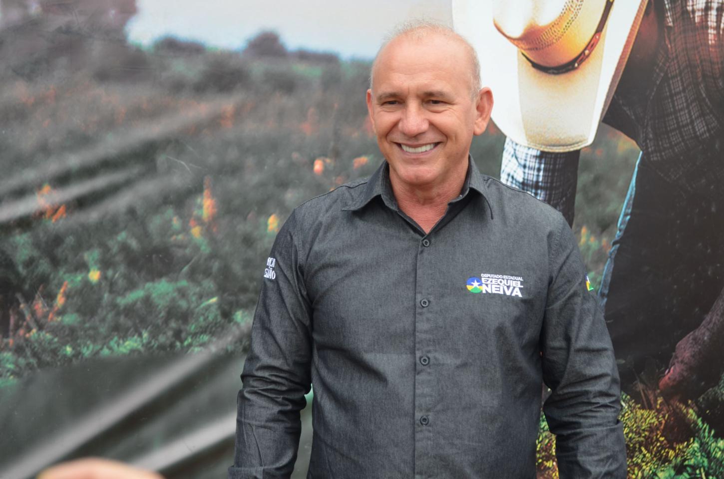 Ezequiel Neiva apoia produtores rurais com nova perfuratriz para Nova Mamoré