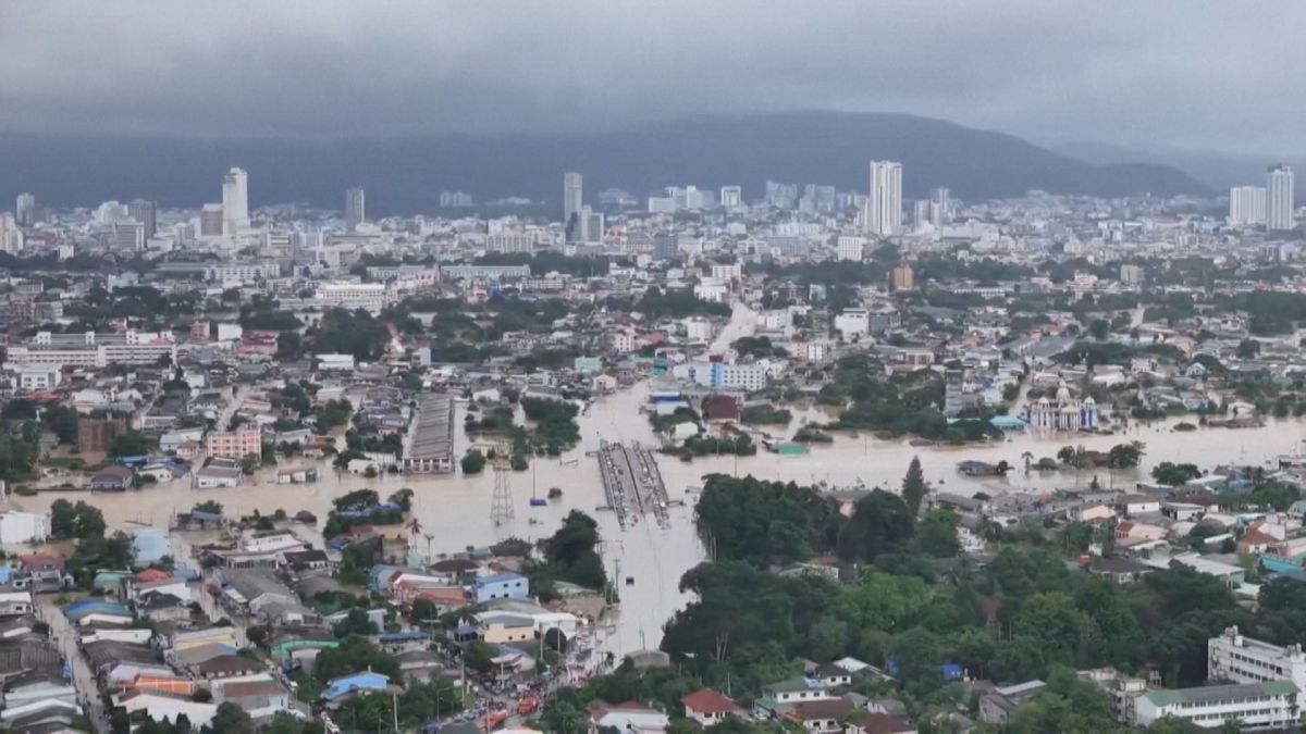Imagens aéreas mostram cidade debaixo d’água após tempestades na Tailândia