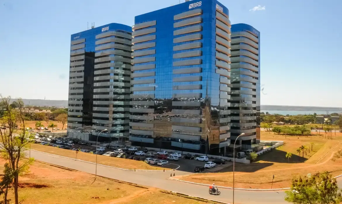 Justiça afasta presidente e diretor do BRB em operação que investiga fraude bilionária