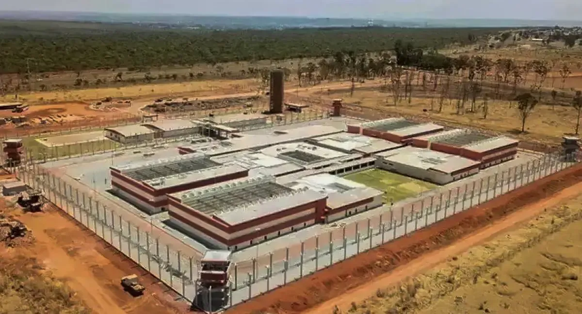Justiça autoriza transferência de sete líderes do Comando Vermelho para prisões federais