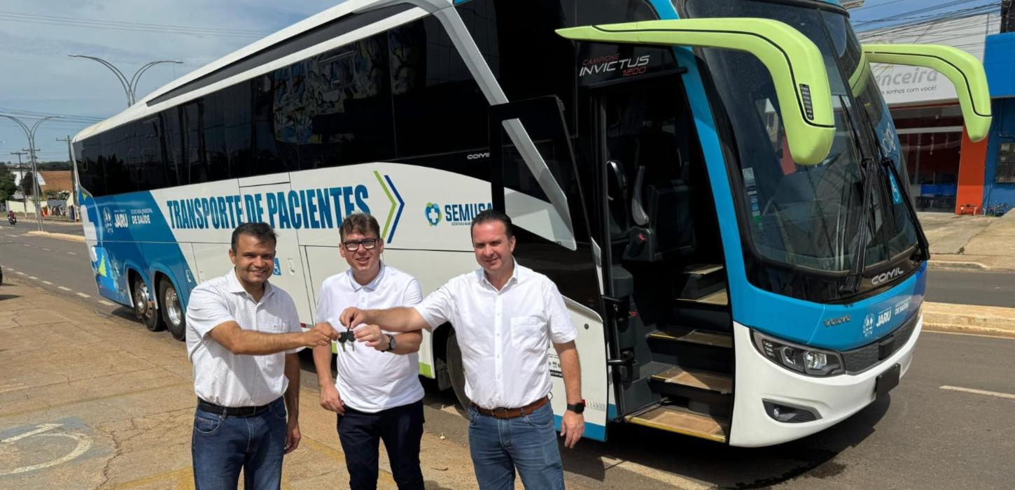 Luís do Hospital participa da entrega de ônibus para o transporte de pacientes em Jaru