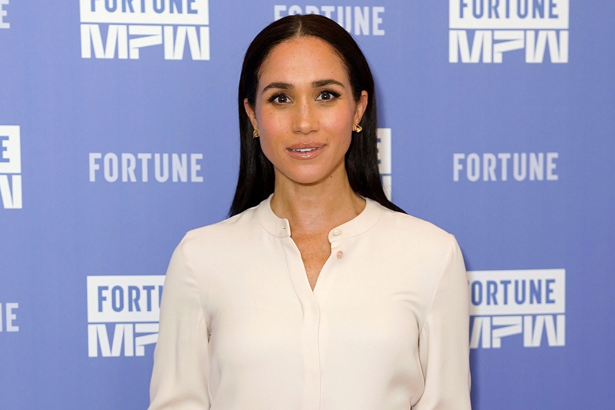 Meghan Markle é criticada por erro de higiene ao preparar peru