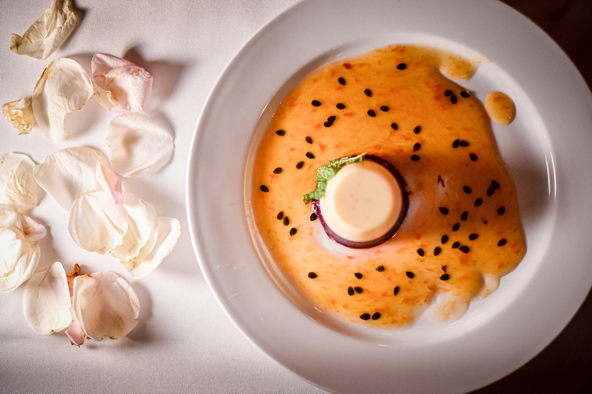 Pavetone de maracujá com ganache: prove a versão “chic” do chocotone