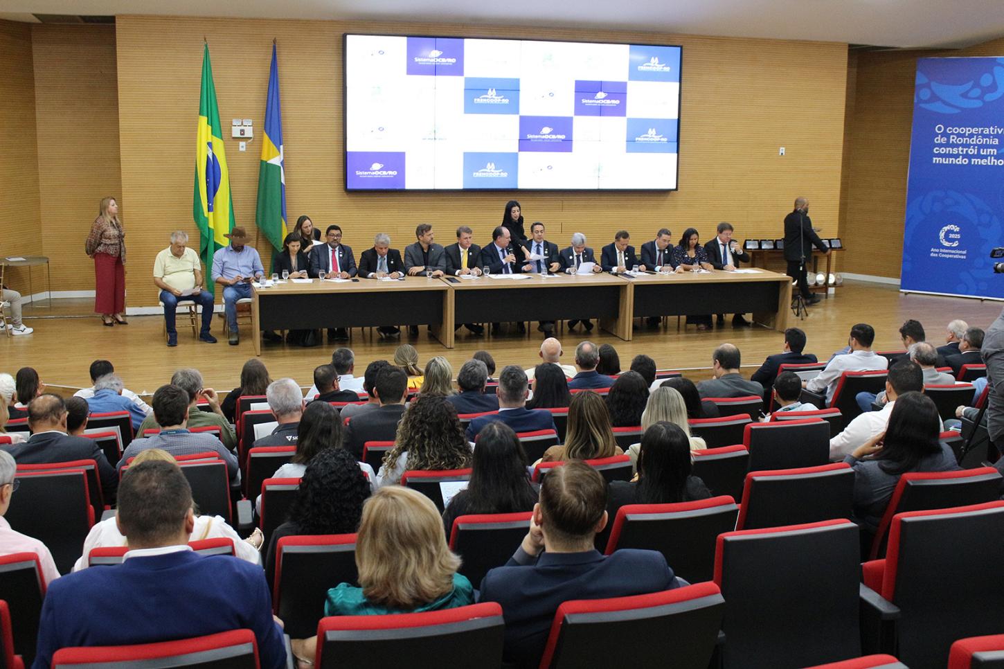 Pedro Fernandes preside sessão solene pelos 40 anos da OCB/RO e celebra o fortalecimento do cooperativismo em Rondônia