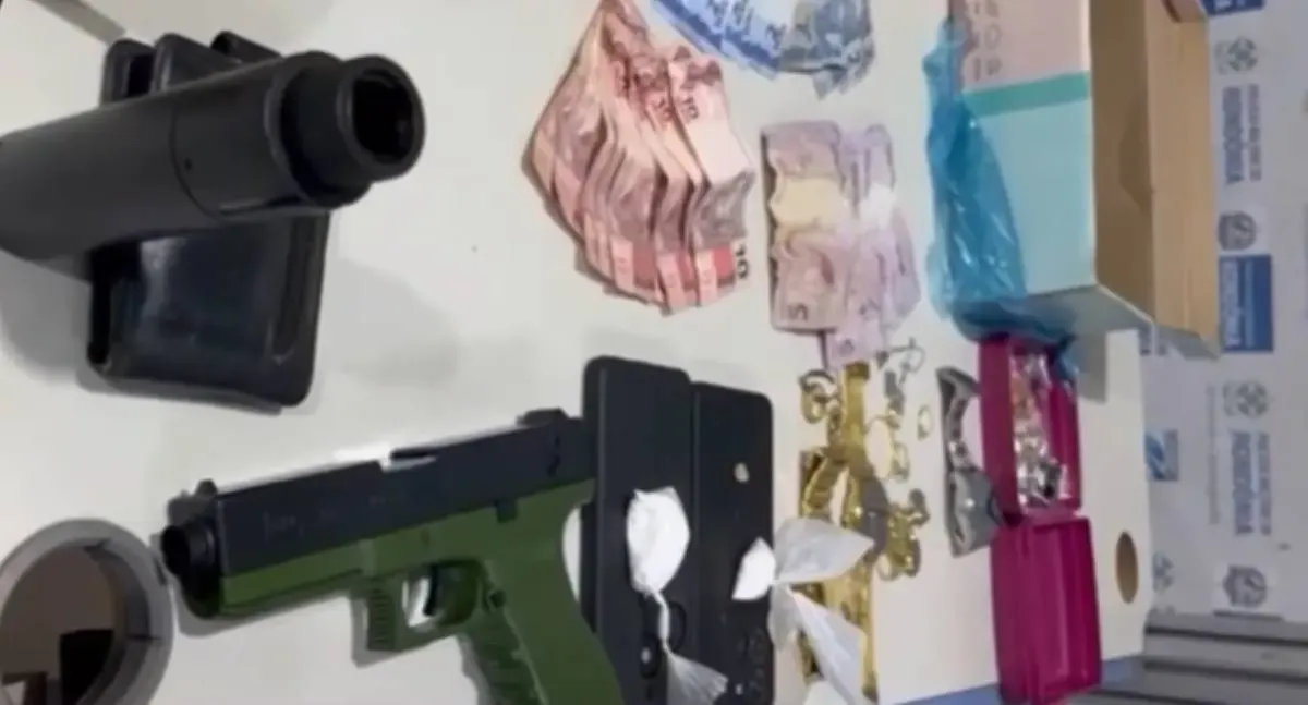 PM prende dois homens por tráfico em ponto de venda no Bairro Roque