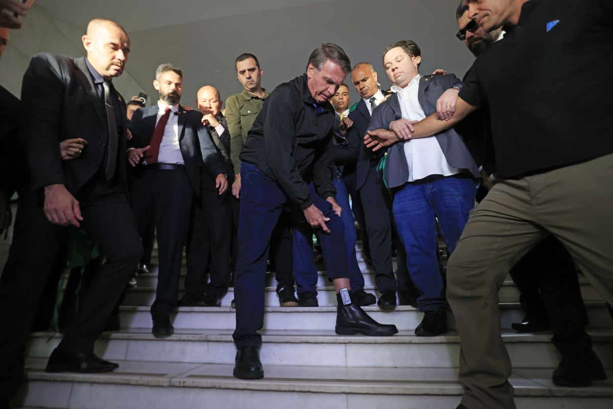 Tornozeleira de Bolsonaro: Polícia fará perícia para identificar danos