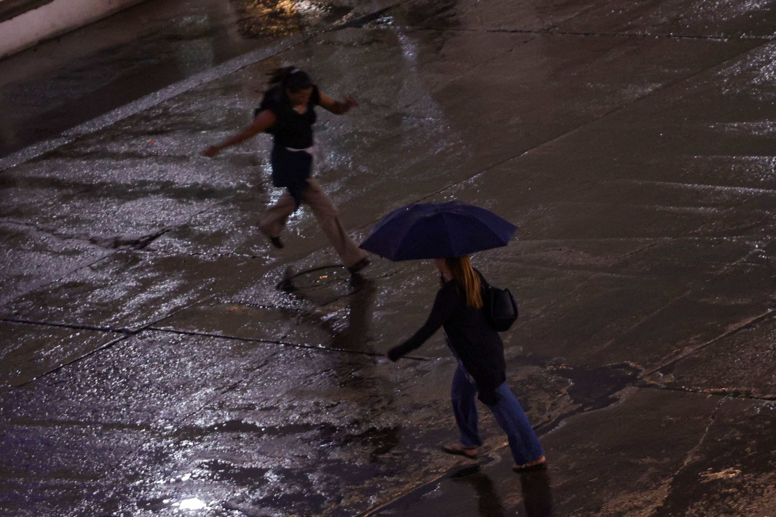 Alerta máximo: ciclone e frente fria intensificam temporais no Sul