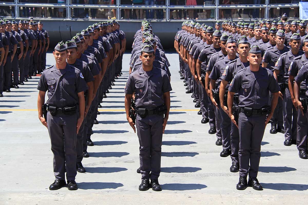 Aprovado PL que unifica idade limite para prestar concursos militares