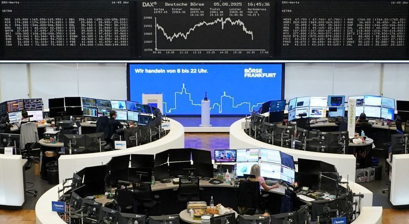 Bolsas da Europa fecham majoritariamente em queda com receios em IA nos EUA