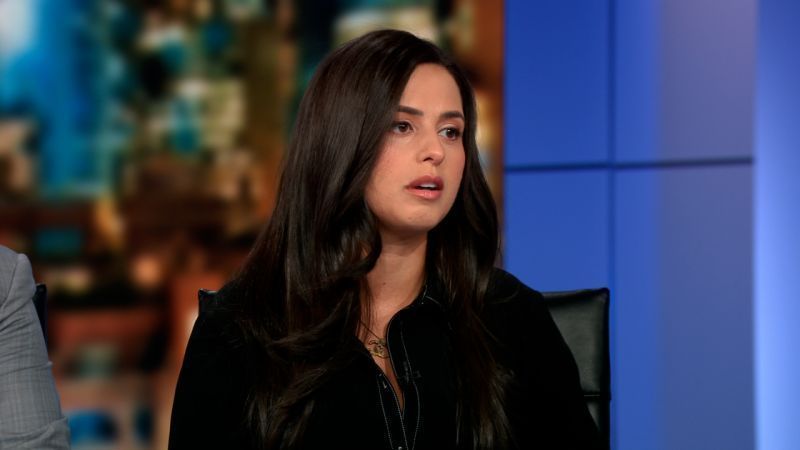 Brasileira ligada à porta-voz de Trump fala à CNN após prisão nos EUA