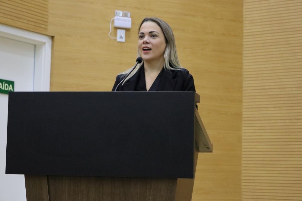 Cláudia de Jesus solicita implementação da lei que divulga condenados por violência contra a mulher