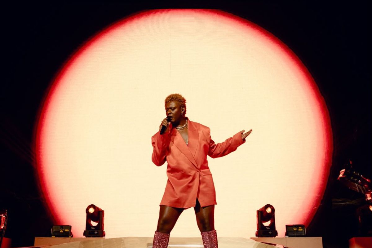 Conheça as metáforas poéticas nas músicas de Liniker