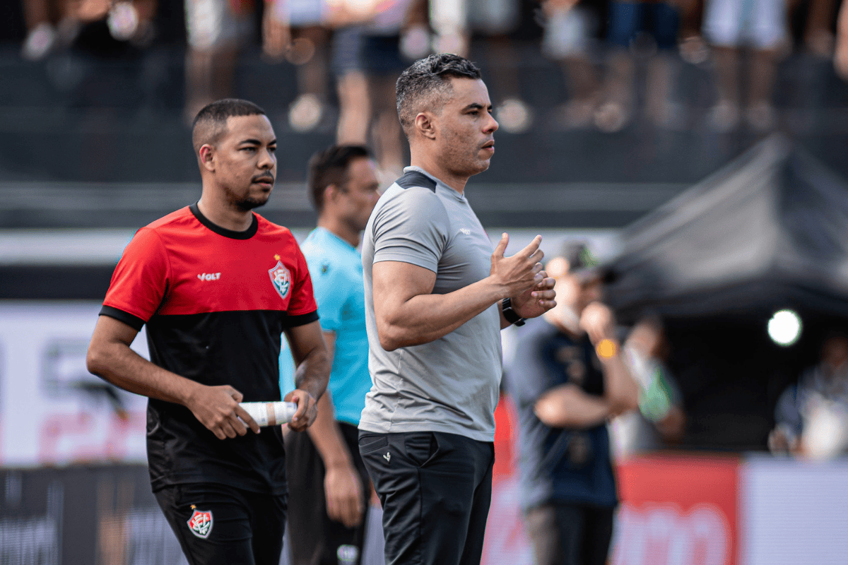 Dança da elite: Jair Ventura comemora permanência no Brasileirão; veja