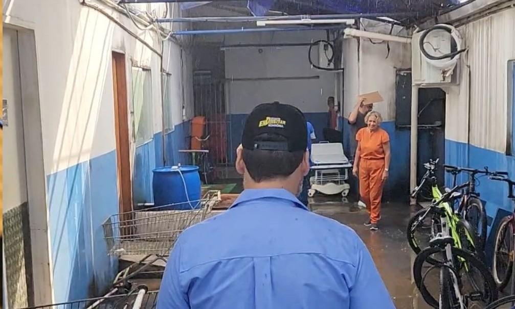 Deputado Delegado Camargo cobra obras contra infiltrações no Hopistal João Paulo II