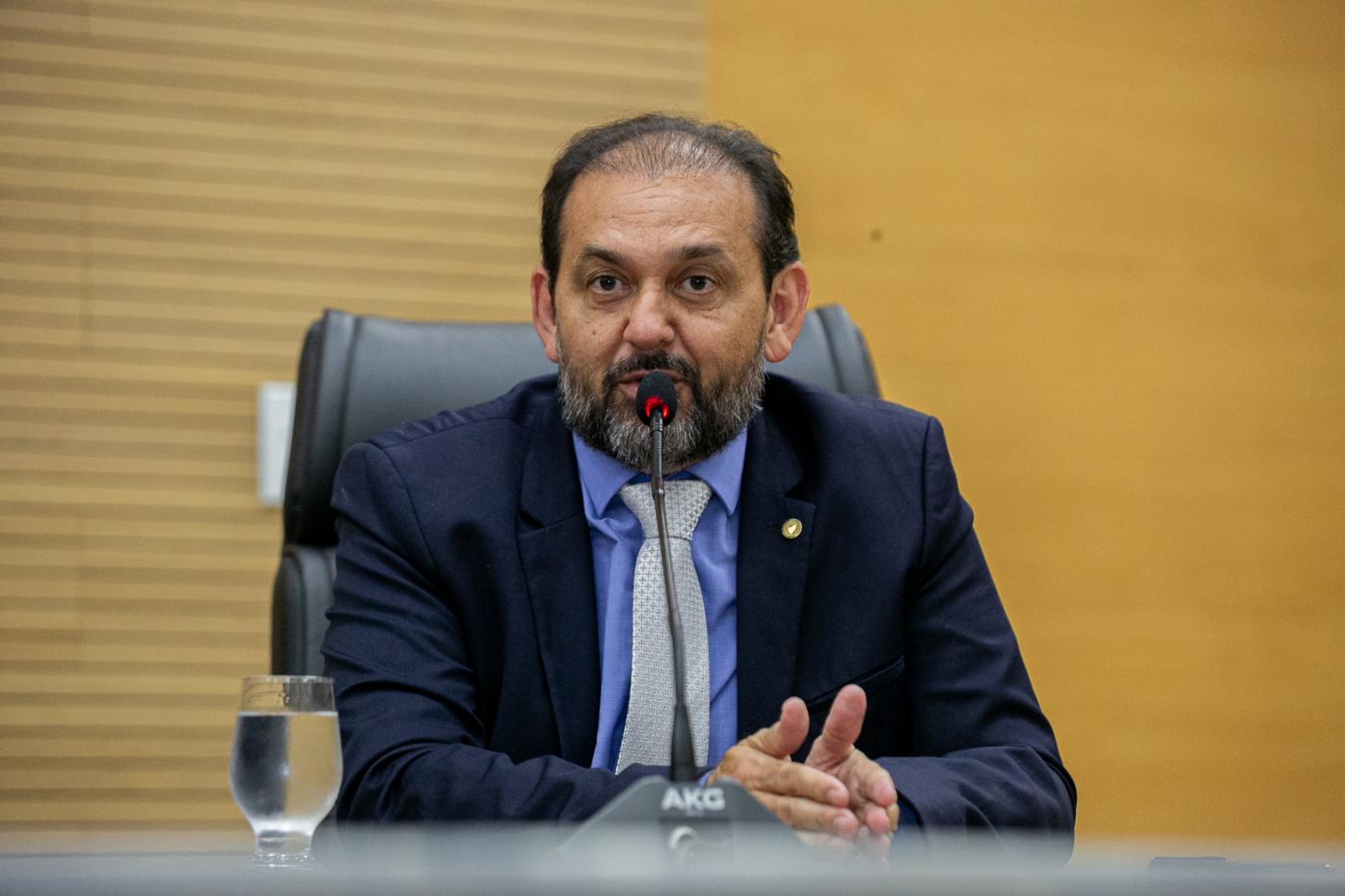 Deputado Laerte Gomes vota a favor do abono natalino de R$ 5 mil para servidores da Educação