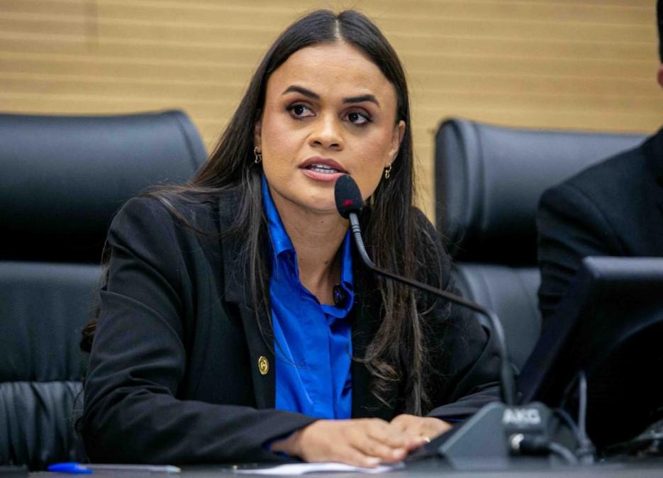 Dra Taíssa apresenta projeto que cria política para descarte e reciclagem de baterias de veículos elétricos