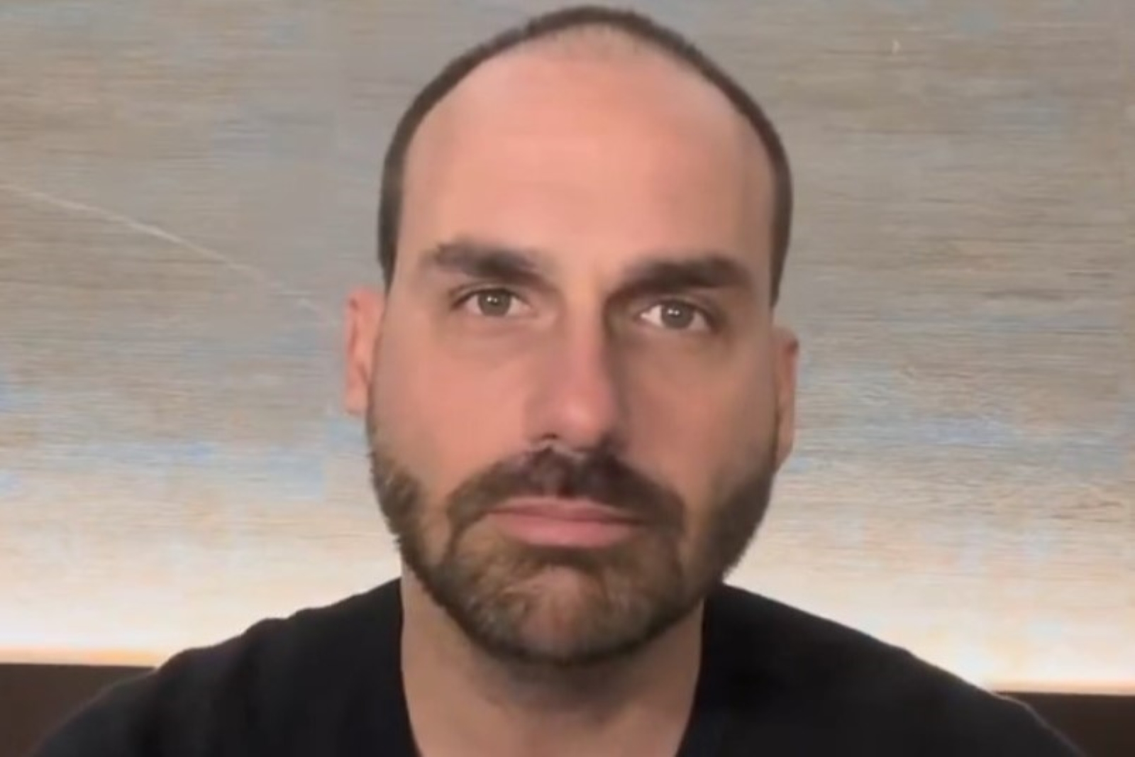 Eduardo sobre pré-candidatura de Flávio Bolsonaro: “Xeque-mate”