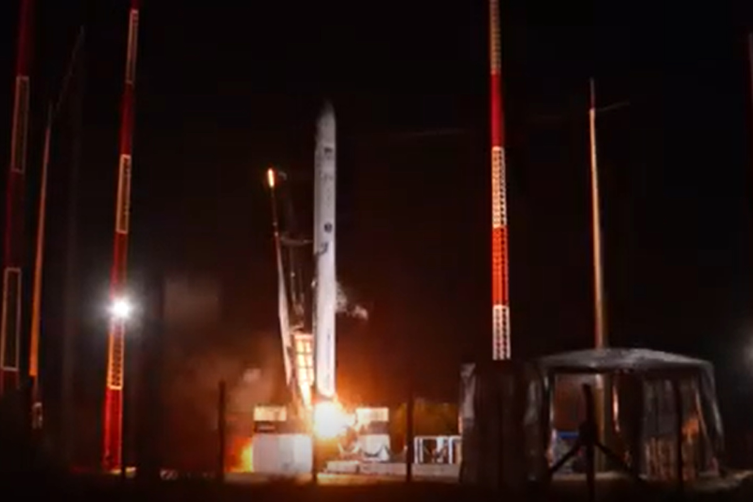 Empresa corta transmissão após “anomalia” em 1º lançamento de foguete no Brasil