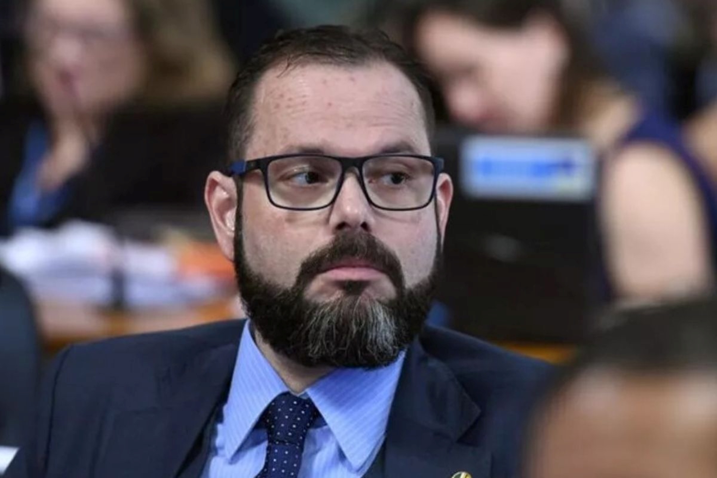Ex-diarista lotada no gabinete de Seif ganha mais que 8 governadores