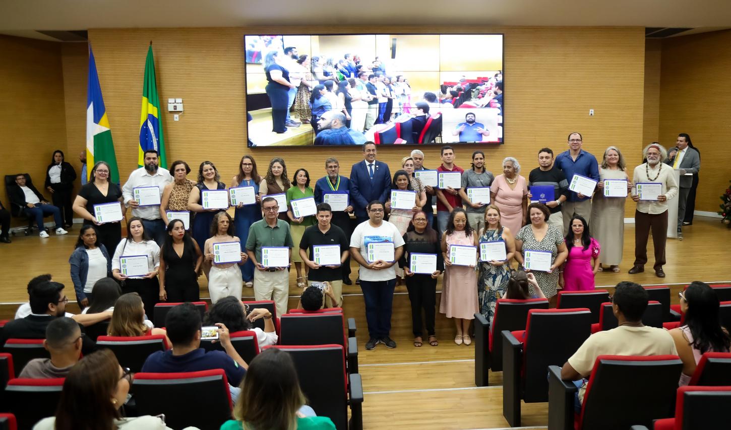 Eyder Brasil homenageia Escola Barão do Solimões pelos 100 anos de história