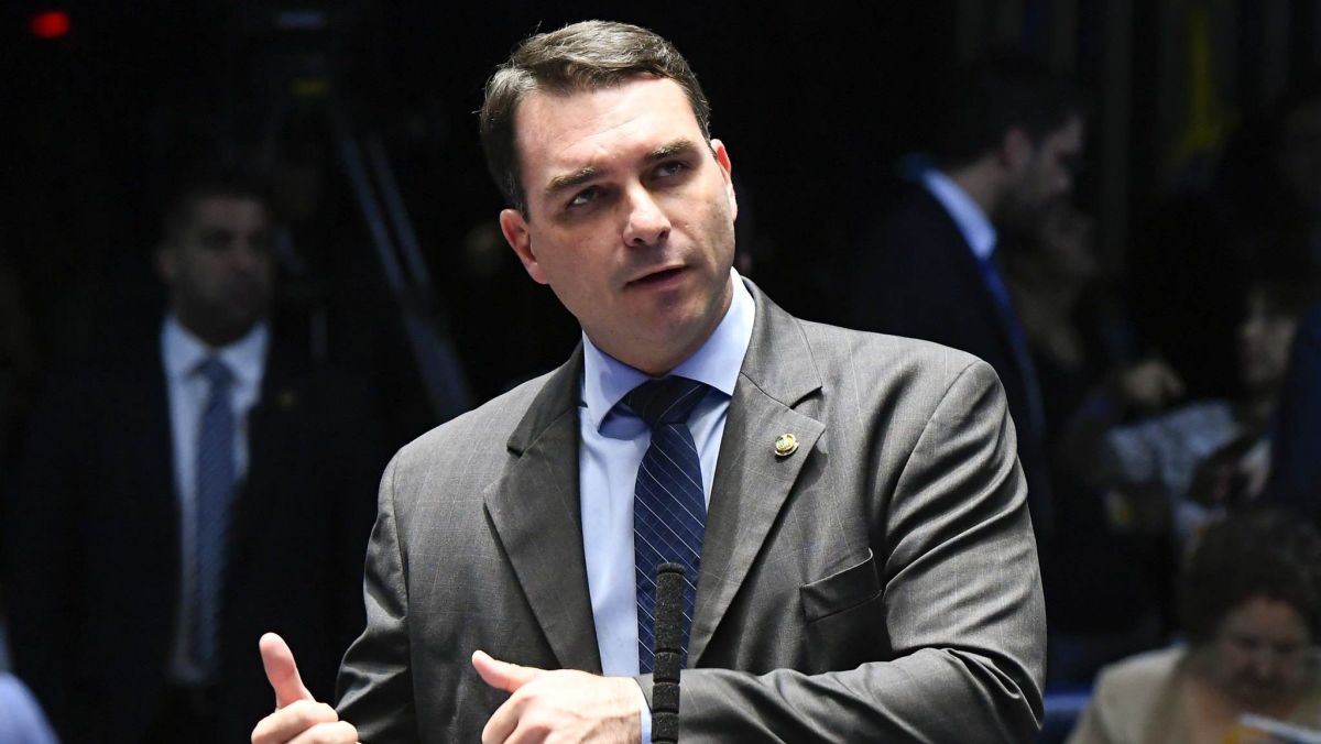 Flávio Bolsonaro tem condições de implodir uma eleição, diz especialista
