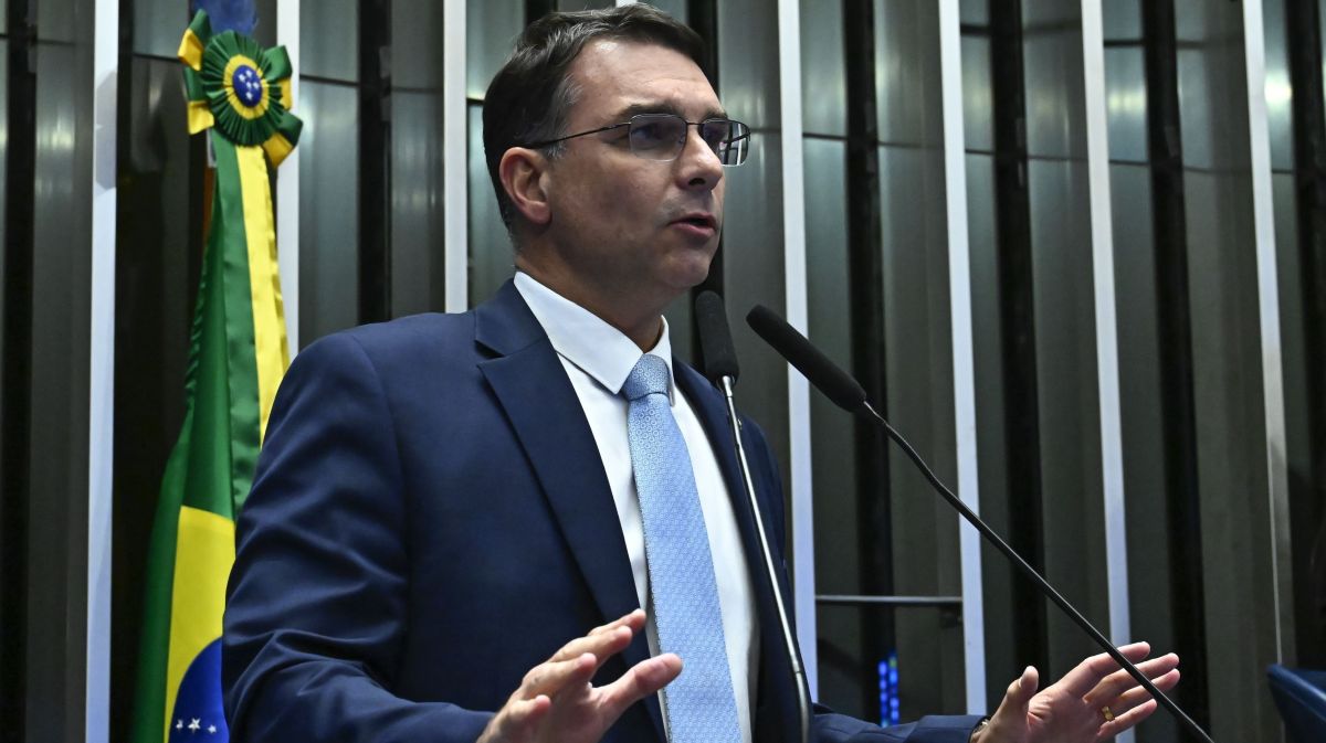 Flávio enfrenta resistência e atua para garantir agenda com Centrão