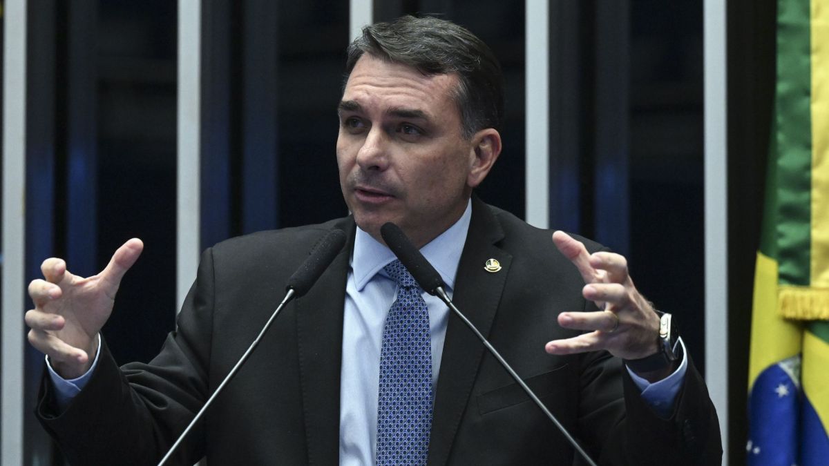 Flávio nega fragmentação e fala em união contra “ameaça à democracia”