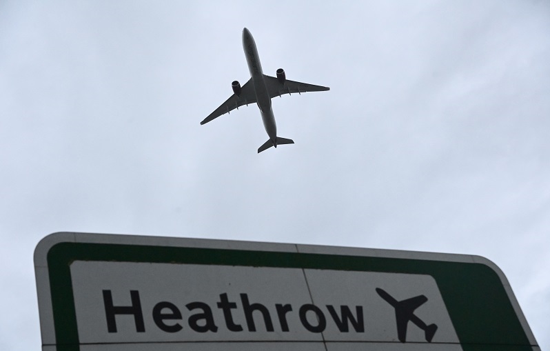 Homem é preso após ataque com spray no principal aeroporto de Londres