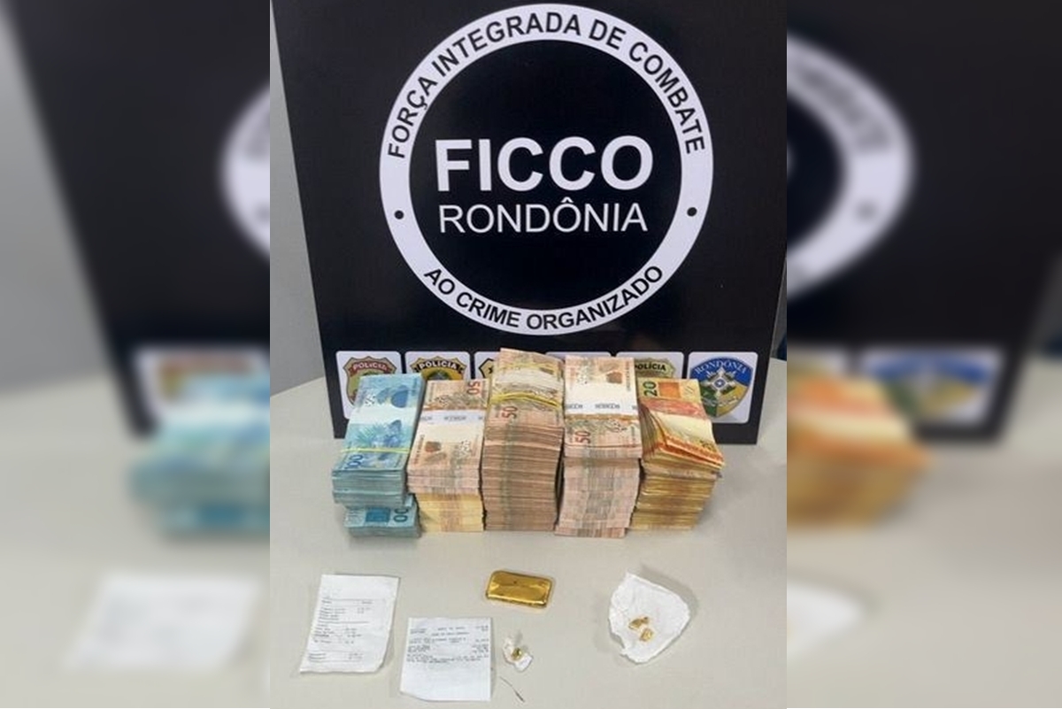 Homem é preso com R$ 245 mil em espécie e barra de ouro
