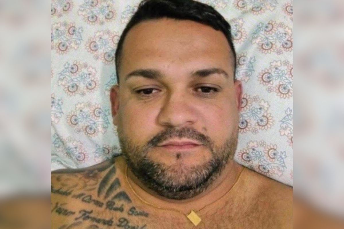 Homem que matou ex a facadas na rua enviou áudio para amigo após crime
