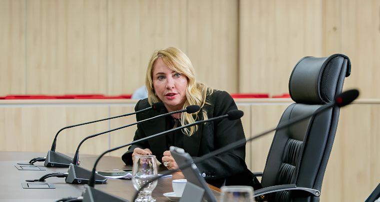 Ieda Chaves propõe Auxílio Material Escolar aos estudantes e priorização da economia local