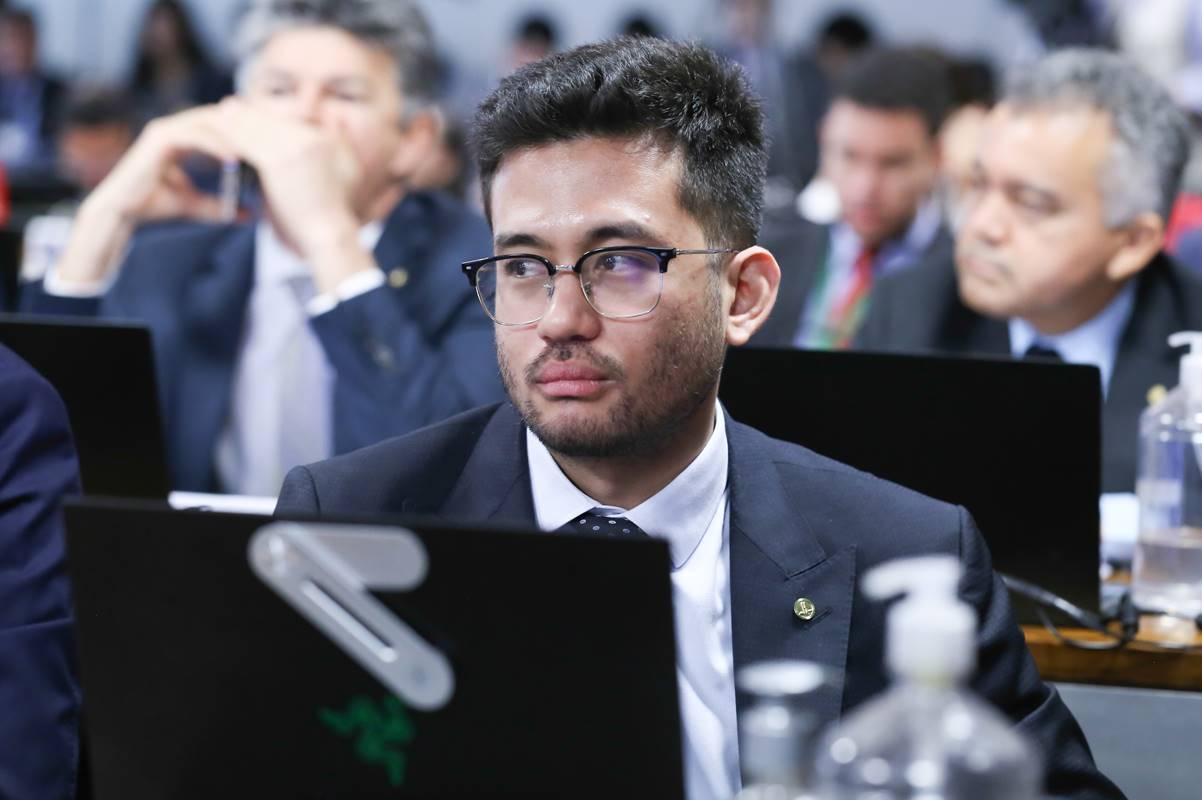 Kataguiri questiona Motta de olho em liderança para o Missão
