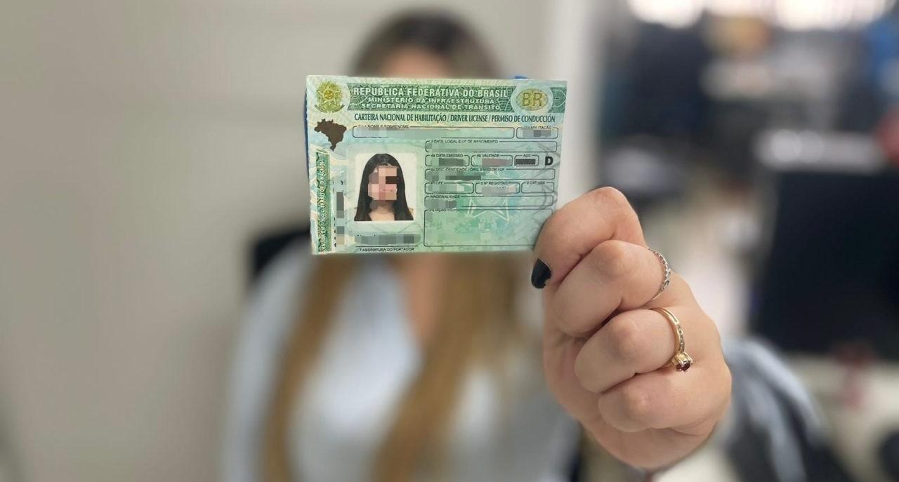 Lei federal sobre habilitação gratuita motiva requerimento da deputada Cláudia de Jesus