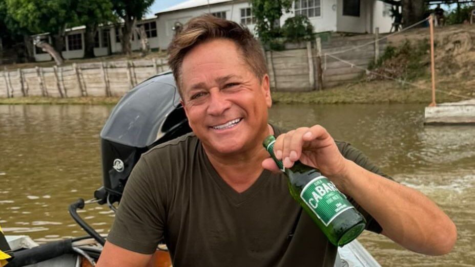 Leonardo recebe alta hospitalar e brinca: “Não foi dessa vez”