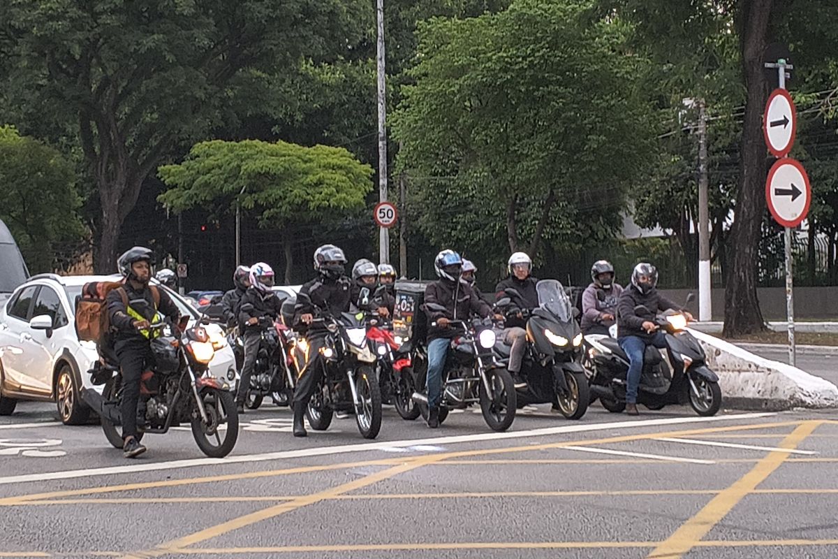 Lideranças querem que apps paguem taxas e custos do mototáxi em SP