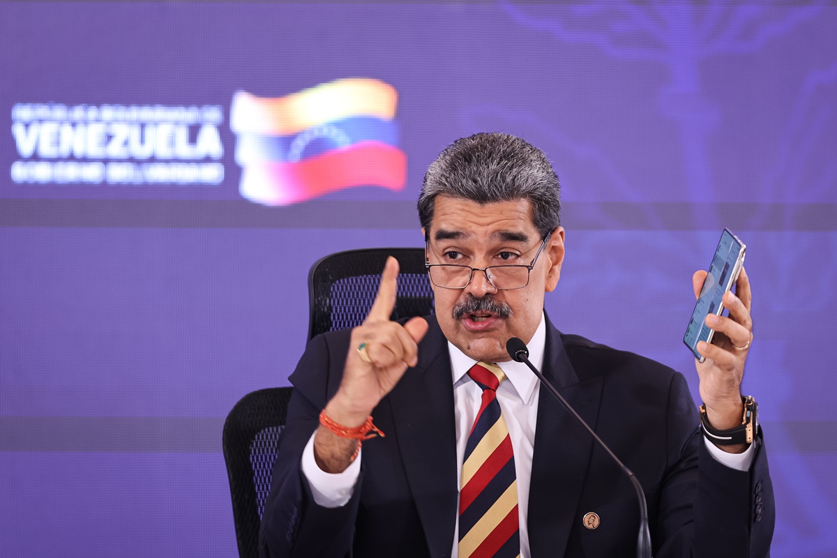 Maduro reage aos EUA em meio a cerco naval: “Corsários”
