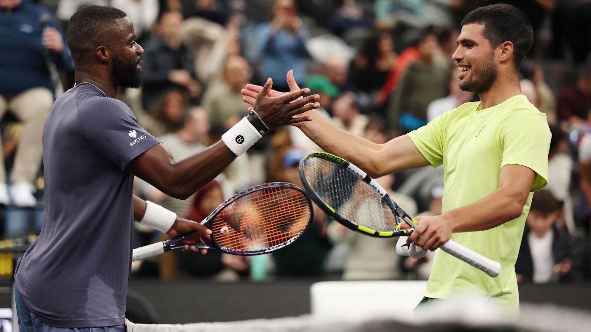 Na véspera de duelo contra João Fonseca, Alcaraz perde para Tiafoe