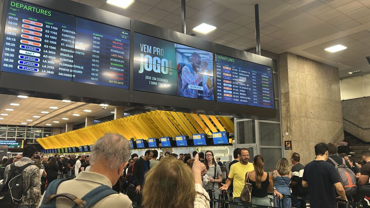 Número de voos cancelados em SP ultrapassa 400 após vendaval