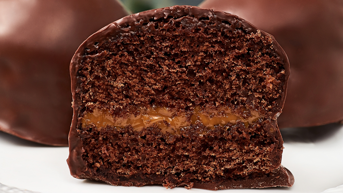 Pão de mel caseiro macio e recheado com doce de leite