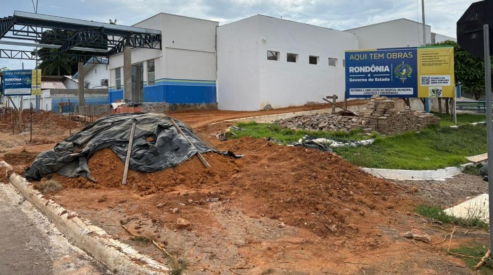 Pedro Fernandes comemora reforma do hospital de Monte Negro com emenda de R$ 1 milhão