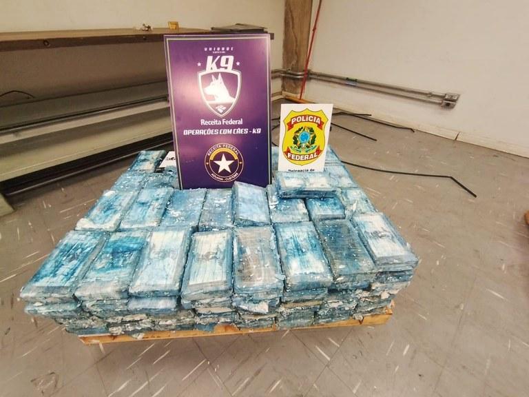 PF e RFB apreendem cerca de 1,2 tonelada de cocaína no Aeroporto de Confins