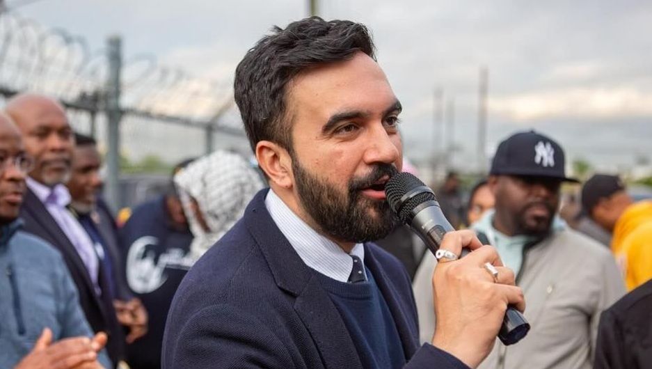 Prefeito de Nova York ensina imigrantes a enfrentarem agentes do ICE