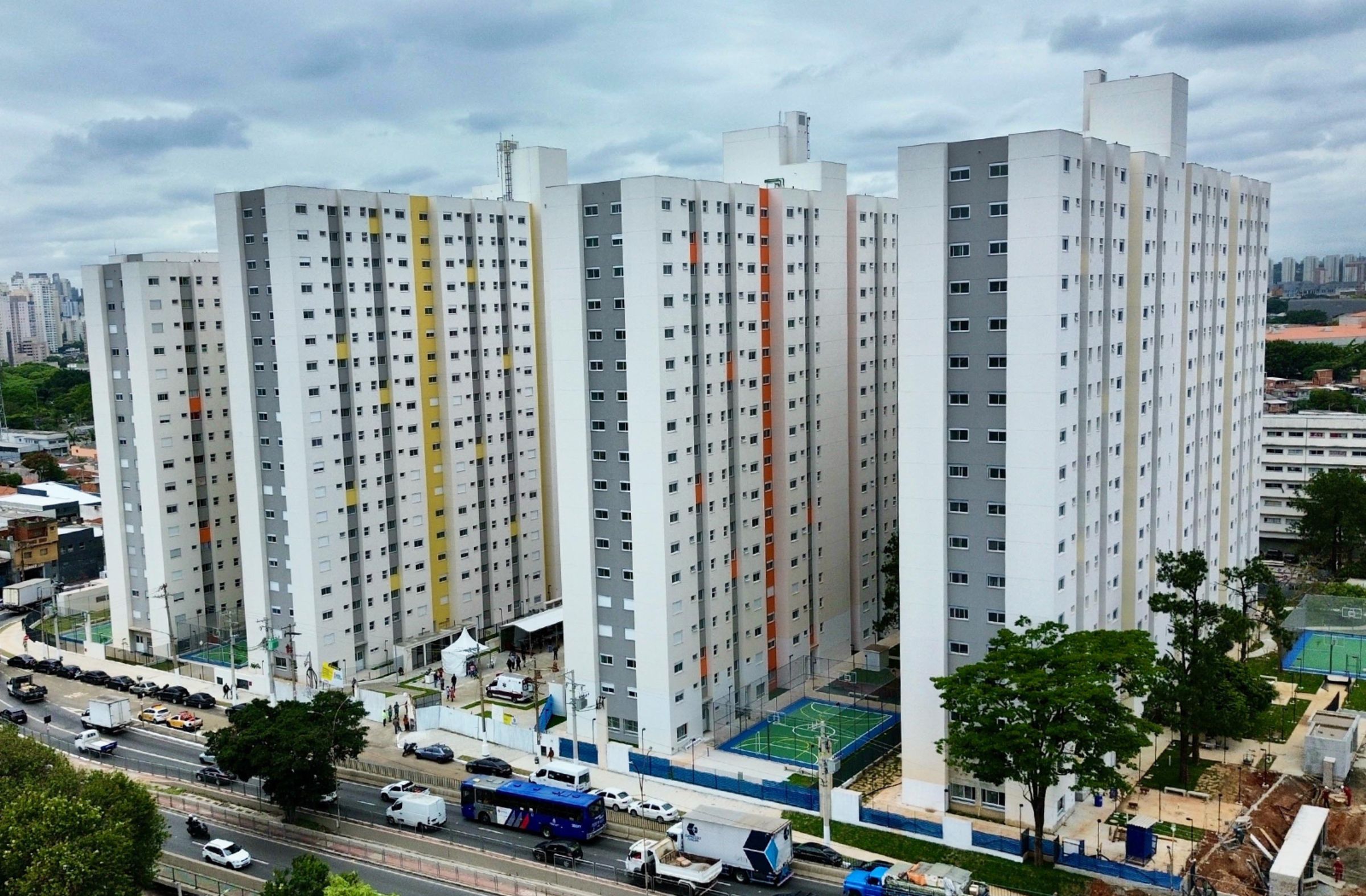 Programa Pode Entrar entrega apartamentos para famílias na Zona Oeste