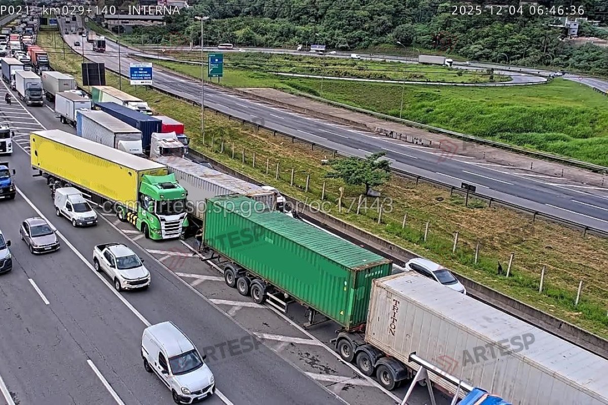 Rodoanel tem mais de 10 km de congestionamento após engavetamento