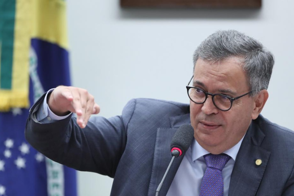 Alvo da PF, deputado comanda PDT da Bahia e já teve embates com Rui