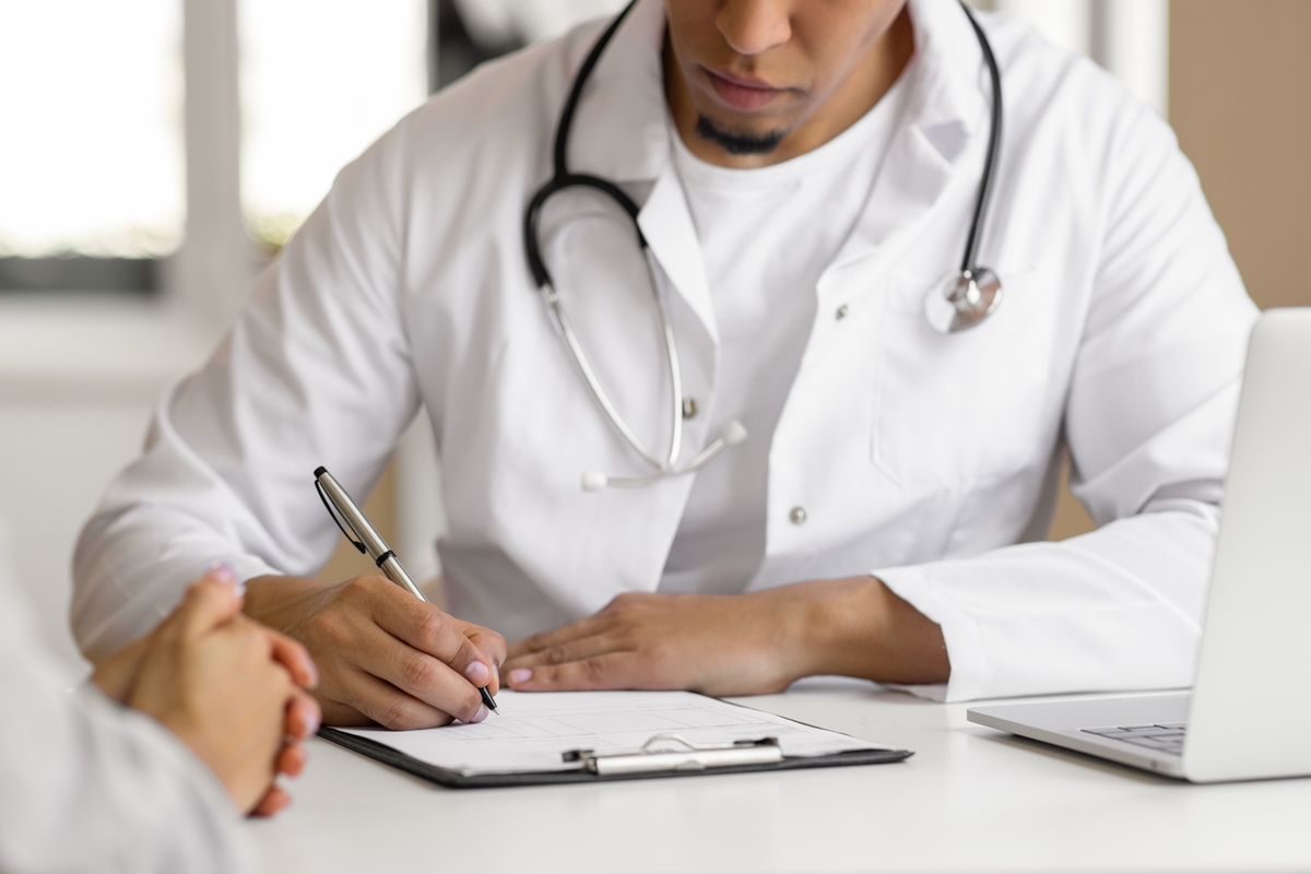 Atestados médicos em papel não valem em 2026? Entenda resolução do CFM