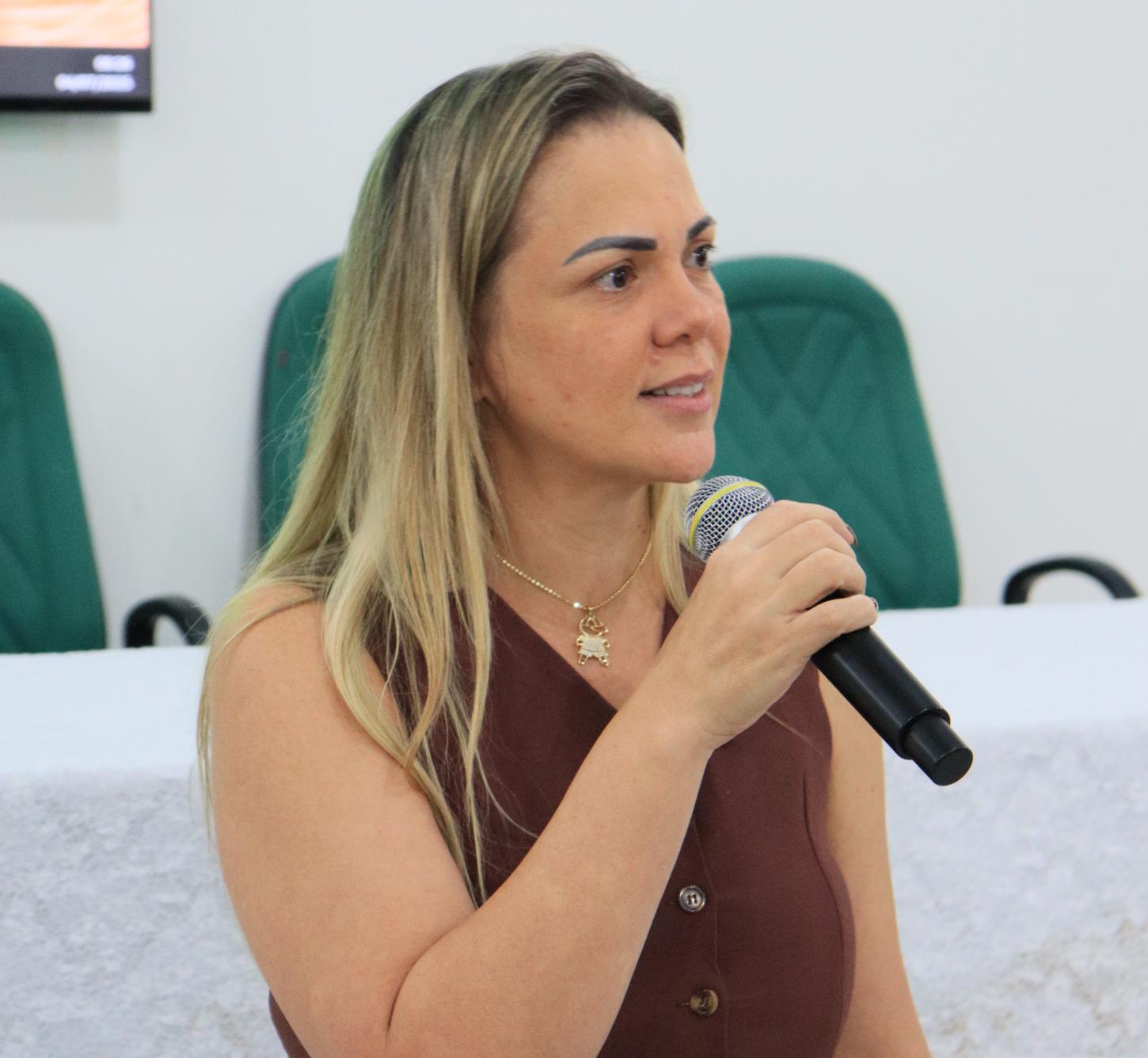 Cláudia de Jesus apresenta requerimento para fortalecer a cadeia do leite em Rondônia