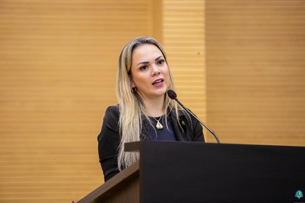 Cláudia de Jesus vota contra veto e defende política de proteção às adolescentes em Rondônia