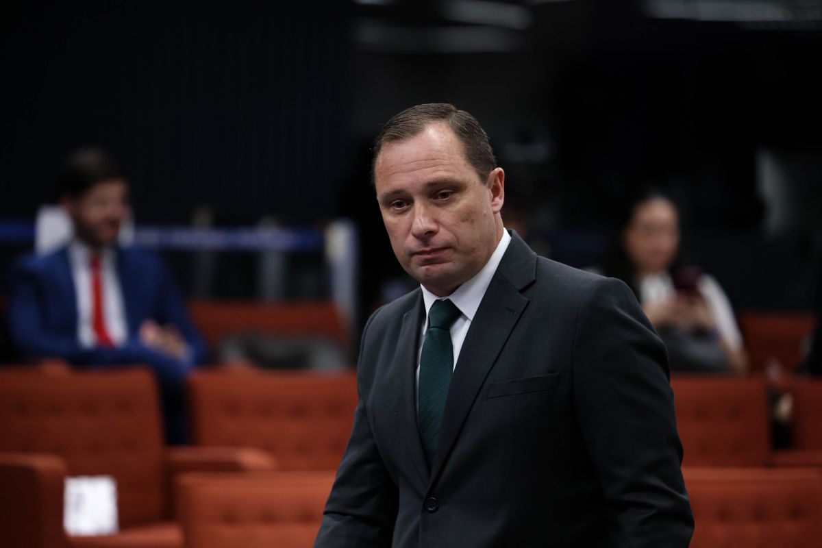 Comandante do Exército autoriza Mauro Cid a passar para a reserva