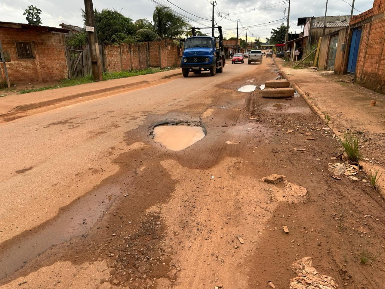 Edimilson Dourado cobra serviços de limpeza e recuperação de via pública na zona leste